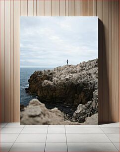 Πίνακας, Woman on Rocky Seashore Γυναίκα στη Βραχώδη Ακτή