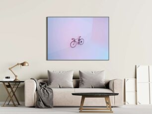 Πίνακας, ένα ποδήλατο που ακουμπάει σε τοίχο