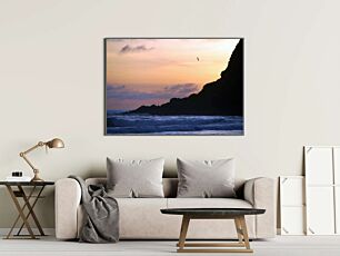 Πίνακας, ένα πουλί που πετά πάνω από τον ωκεανό στο ηλιοβασίλεμα