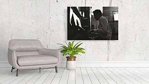 Πίνακας, μια ασπρόμαυρη φωτογραφία ενός άνδρα που παίζει πιάνο