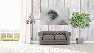 Πίνακας, μια ασπρόμαυρη φωτογραφία ενός βουνού στα σύννεφα