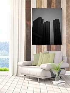 Πίνακας, μια ασπρόμαυρη φωτογραφία δύο ψηλών κτιρίων