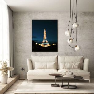Πίνακας, μια θολή φωτογραφία του πύργου του άιφελ τη νύχτα