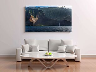 Πίνακας, μια βάρκα στον ωκεανό κοντά σε μια οροσειρά
