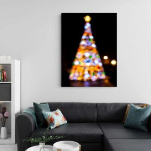 Πίνακας, ένα φωτεινό χριστουγεννιάτικο δέντρο στο σκοτάδι