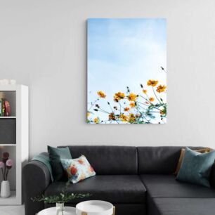 Πίνακας, ένα μάτσο κίτρινα λουλούδια με φόντο γαλάζιο ουρανό