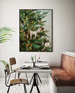Πίνακας, ένα στολίδι γάτας που κρέμεται από ένα χριστουγεννιάτικο δέντρο