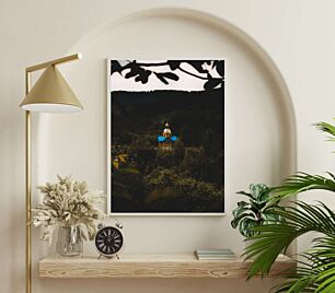 Πίνακας, ένας πύργος ρολογιού στη μέση ενός δάσους