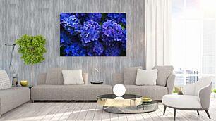 Πίνακας, κοντινό πλάνο με ένα μάτσο μπλε λουλούδια