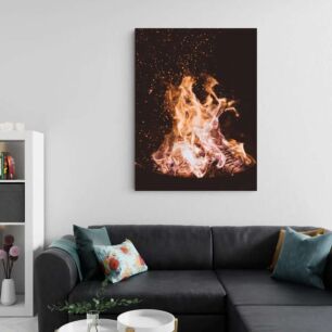 Πίνακας, κοντινό πλάνο μιας φωτιάς σε μαύρο φόντο