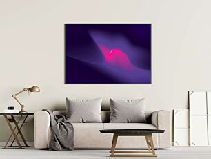Πίνακας, κοντινό πλάνο ενός ροζ αντικειμένου σε μαύρο φόντο