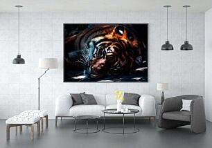 Πίνακας, κοντινό πλάνο μιας τίγρης ξαπλωμένη στο έδαφος