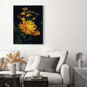 Πίνακας, κοντινό πλάνο ενός κίτρινου λουλουδιού με πράσινα φύλλα