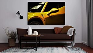 Πίνακας, κοντινό πλάνο ενός κίτρινου σπορ αυτοκινήτου
