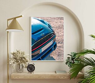 Πίνακας, κοντινό πλάνο του μπροστινού μέρους ενός μπλε σπορ αυτοκινήτου