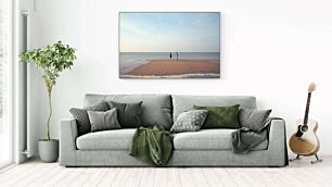 Πίνακας, μερικά άτομα που στέκονται πάνω από μια αμμώδη παραλία