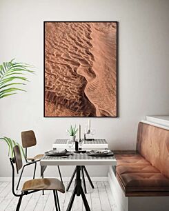 Πίνακας, μια ομάδα πατημασιών στην άμμο μιας ερήμου