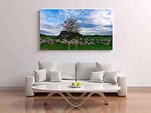 Πίνακας, ένα κοπάδι προβάτων που κάθεται πάνω σε ένα καταπράσινο χωράφι