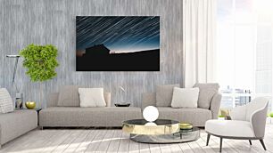 Πίνακας, ένα σπίτι που κάθεται στην κορυφή ενός λόφου κάτω από έναν ουρανό γεμάτο αστέρι