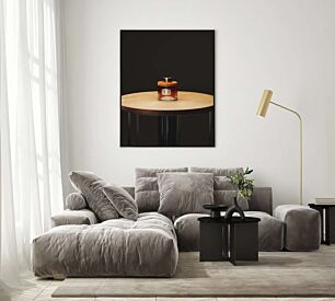 Πίνακας, ένα βάζο που κάθεται πάνω από ένα ξύλινο τραπέζι