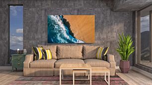 Πίνακας, ένας μεγάλος όγκος νερού δίπλα σε μια αμμώδη παραλία