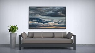 Πίνακας, ένα μεγάλο βουνό καλυμμένο με σύννεφα κάτω από έναν γαλάζιο ουρανό