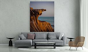 Πίνακας, ένα μεγάλο κομμάτι ξύλο που κάθεται στην κορυφή μιας παραλίας