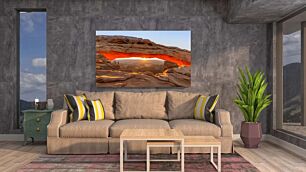 Πίνακας, ένας μεγάλος σχηματισμός βράχου με ένα ηλιοβασίλεμα στο βάθος