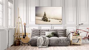 Πίνακας, ένα μοναχικό δέντρο στη μέση ενός χιονισμένου χωραφιού