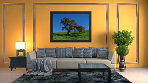 Πίνακας, ένα μοναχικό δέντρο σε έναν χορταριασμένο λόφο κάτω από έναν γαλάζιο ουρανό