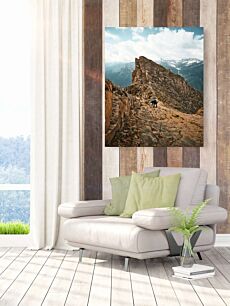 Πίνακας, ένας άντρας που ανεβαίνει στην πλαγιά ενός βουνού