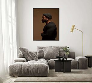Πίνακας, ένας άντρας με μαύρο πουκάμισο και καπέλο