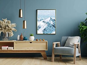 Πίνακας, ένα βουνό καλυμμένο με χιόνι με φόντο ουρανό