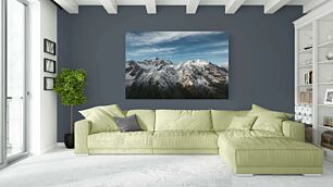 Πίνακας, μια οροσειρά χιονισμένη κάτω από έναν γαλάζιο ουρανό