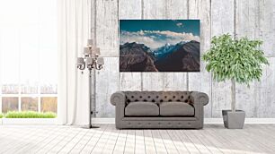 Πίνακας, μια οροσειρά με χιονισμένα βουνά στο βάθος