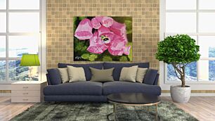 Πίνακας, ένας πίνακας ενός ροζ λουλουδιού με μια μέλισσα πάνω του