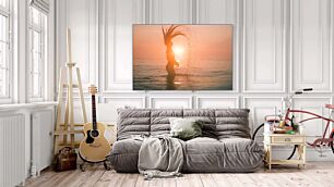 Πίνακας, ένα άτομο που στέκεται σε ένα υδάτινο σώμα το ηλιοβασίλεμα