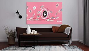 Πίνακας, ένα ροζ κουμπί που περιβάλλεται από ασημένια νομίσματα σε ροζ φόντο