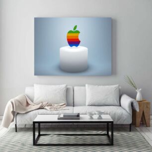 Πίνακας, ένα μήλο ουράνιο τόξο που κάθεται πάνω από ένα άσπρο κέικ
