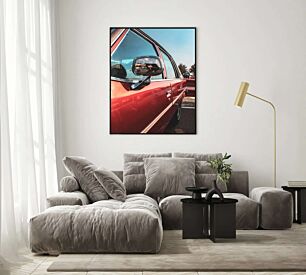 Πίνακας, ένας καθρέφτης στο πλάι ενός κόκκινου αυτοκινήτου