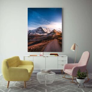Πίνακας, ένας δρόμος στη μέση ενός χωραφιού με ένα βουνό στο βάθος