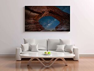 Πίνακας, μια αψίδα βράχου με έναν ουρανό γεμάτο αστέρι στο βάθος
