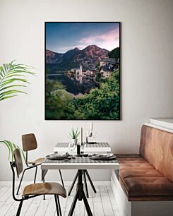 Πίνακας, μια γραφική θέα μιας πόλης με βουνά στο βάθος