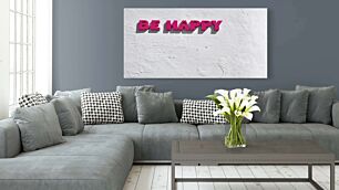 Πίνακας, μια πινακίδα που λέει να είσαι χαρούμενος σε έναν τοίχο