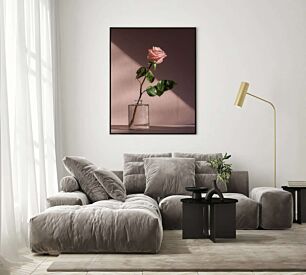Πίνακας, ένα μονό ροζ τριαντάφυλλο σε γυάλινο βάζο