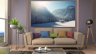 Πίνακας, ένα χιονισμένο βουνό με ένα σπίτι σε πρώτο πλάνο