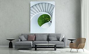 Πίνακας, μια σπειροειδής σκάλα με ένα φυτό μέσα της