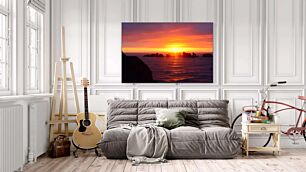 Πίνακας, ένα ηλιοβασίλεμα πάνω από ένα σώμα με βράχους σε πρώτο πλάνο