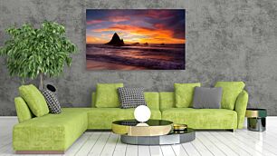 Πίνακας, ένα ηλιοβασίλεμα πάνω από τον ωκεανό με σχηματισμό βράχου σε πρώτο πλάνο