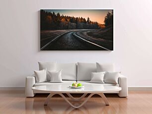 Πίνακας, μια γραμμή τρένου με δέντρα στο βάθος